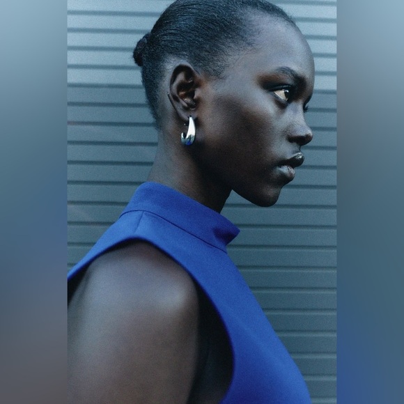 NWT. Zara Silver Elegant Silver Hoop Earrings. - Picture 2 of 10